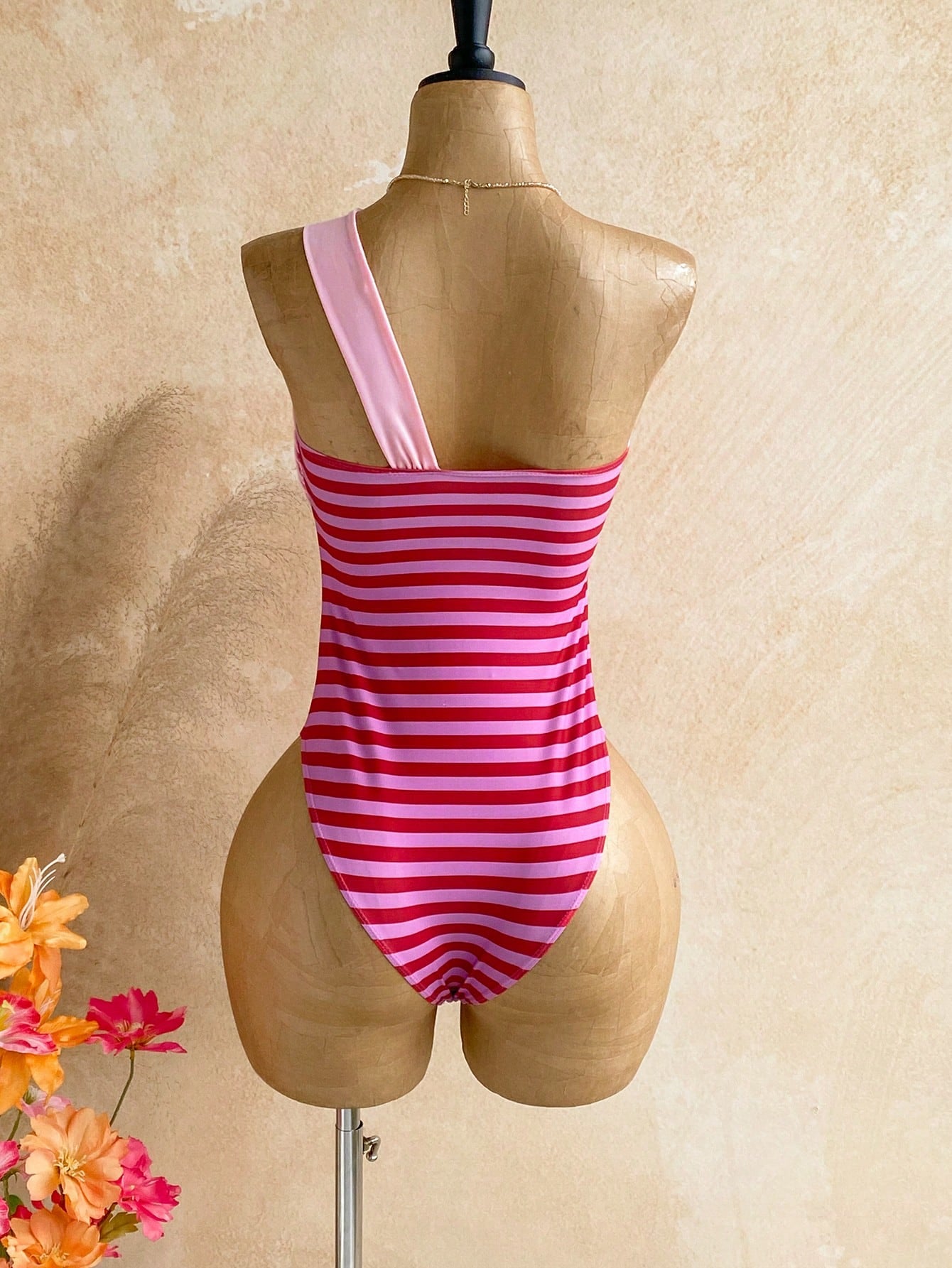 Soleia Women's Fashion Resort Beach Striped Contrast Color One-Piece Swimsuit