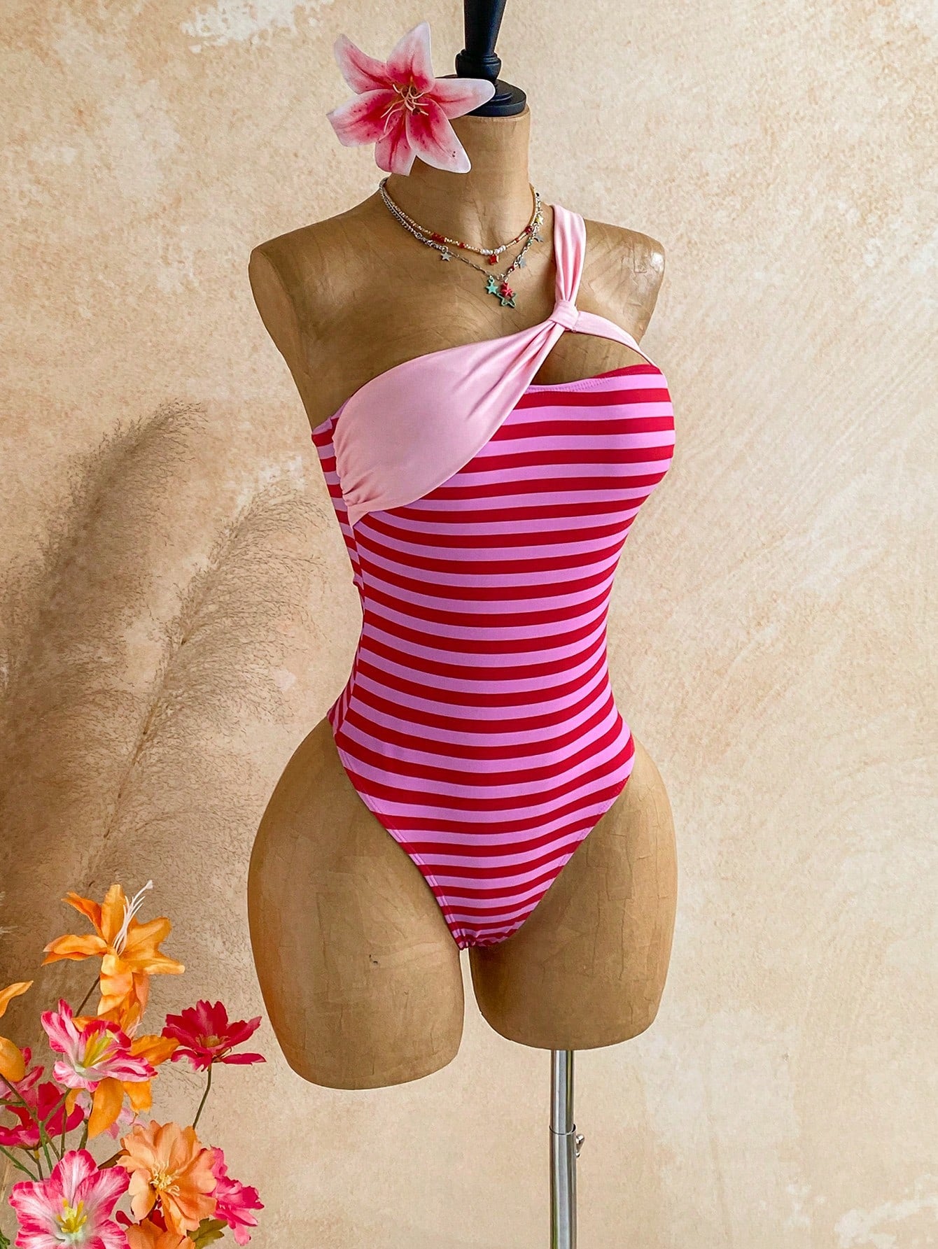 Soleia Women's Fashion Resort Beach Striped Contrast Color One-Piece Swimsuit