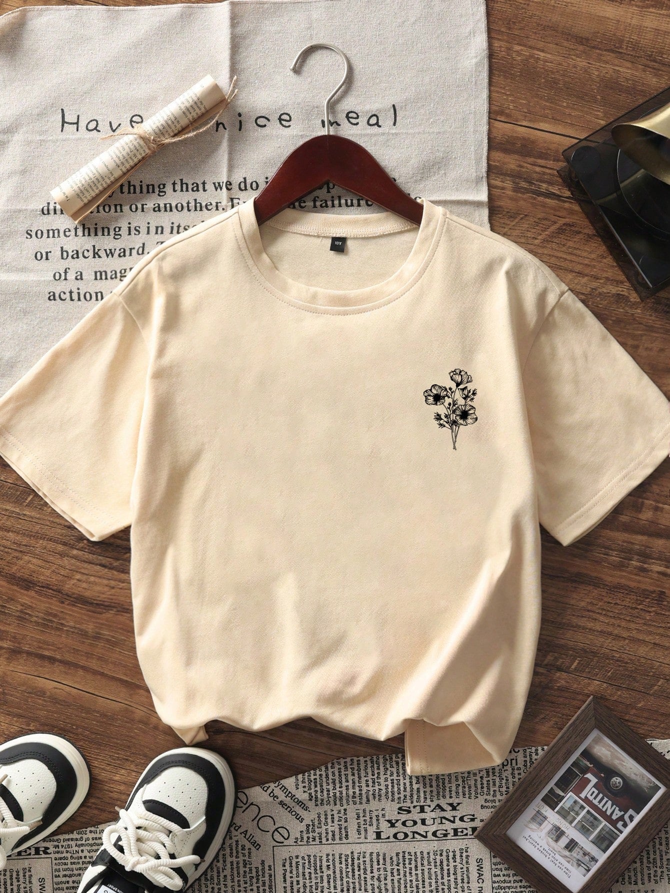 Summer New Minimalist Fashionable Floral & Butterfly Print Casual Round Neck Short Sleeve T-Shirt, Versatile Daily Wear For Women, Aesthetic