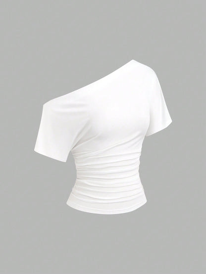 Sweetra New Spring/Summer Women's Stylish High Street Chic Asymmetric Shoulder Slim Fit Comfortable Casual T-Shirt