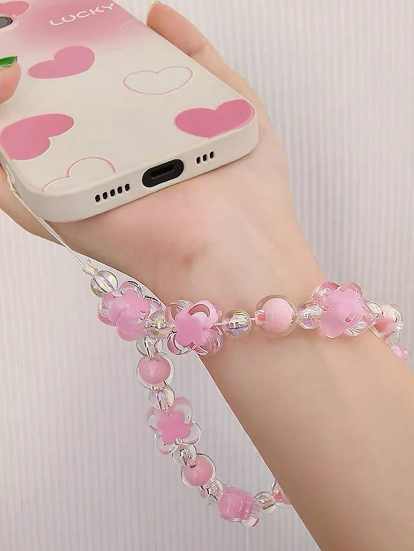 Transparent Beaded Four-Petal Flower Short Phone Lanyard, Fashionable Versatile Universal Phone Hanging Chain, Outdoor Anti-Loss Phone Chain, Suitable For CCD Camera Hanging Chain, Earphone Case Lanya
