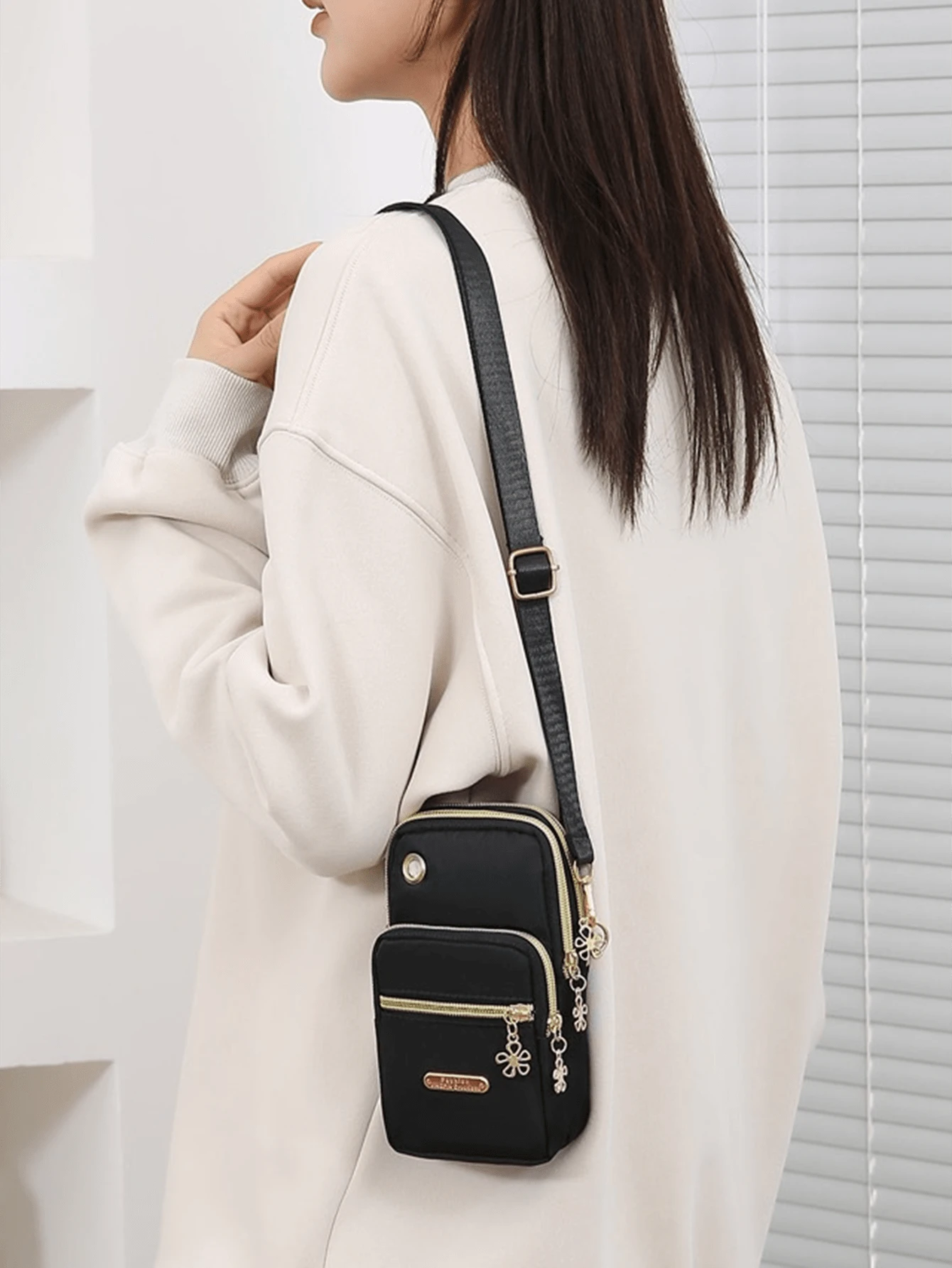 Waterproof Crossbody Bag,Small Shoulder Bag For Mobile Phone,Sport Outdoor Running Mobile Phone Arm Bag Unisex Messenger Bag Wrist Bag Mini Coin Purse