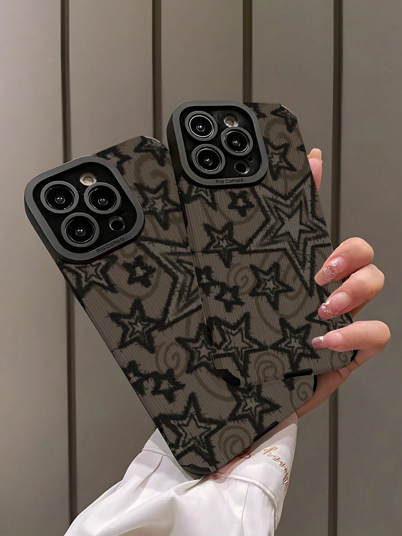 WeiMi 1pc Vintage Black Star Print Vertical Striped Faux Leather Protective Soft Phone Case Compatible With IPhone And S16/S16 Plus/S16 Pro/S16 Pro Max