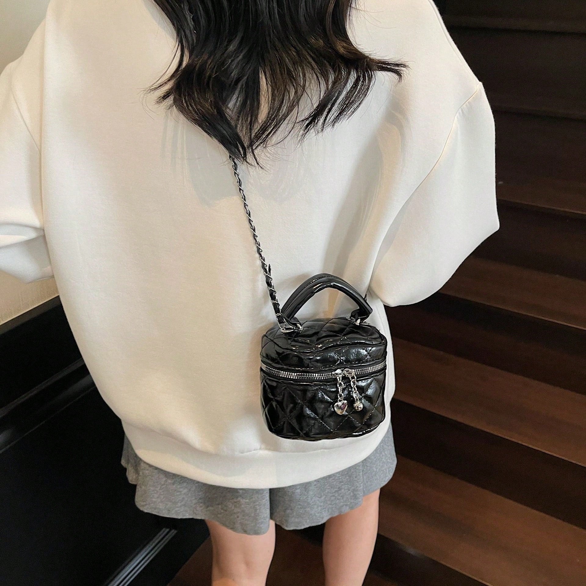 Women Diamond Quilted Round Box Crossbody Bag, Classic Waterproof Lightweight Multifunctional Handbag With Heart-Shaped Zipper Decor