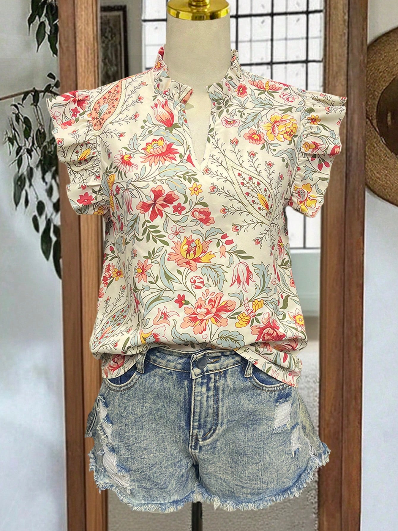 Women's Bohemian Style Camouflage & Floral V-Neck Loose Petal Sleeve Casual Blouse, Spring/Summer Vacation