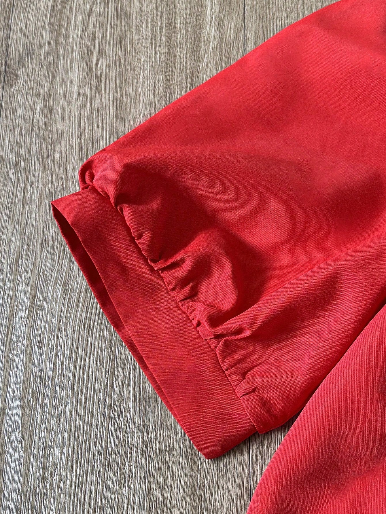 Women's Casual Vacation Solid Color Crinkle Pleated Wooden Button Loose Short Sleeve Blouse, Spring/Summer Red